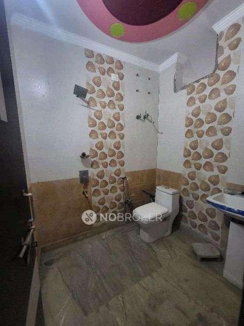 4+ BHK Flat In Standalone Building  For Sale  In Yamuna Vihar