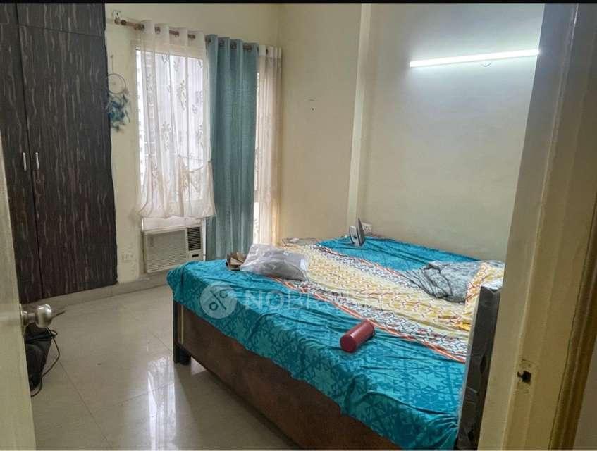 Single Room for Female In 2 BHK  In Antriksh Golf View In Sector 78