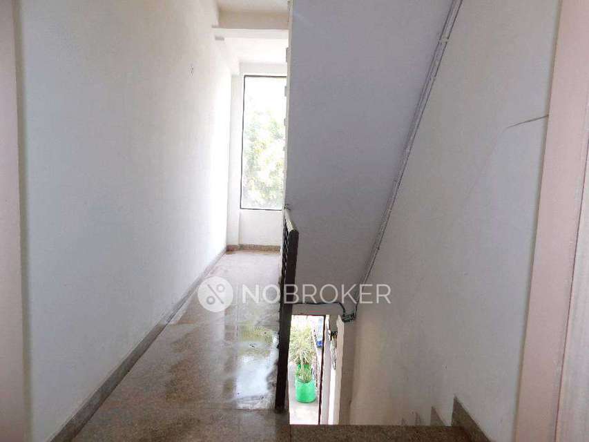 Shop in Sector 52, Noida for sale 