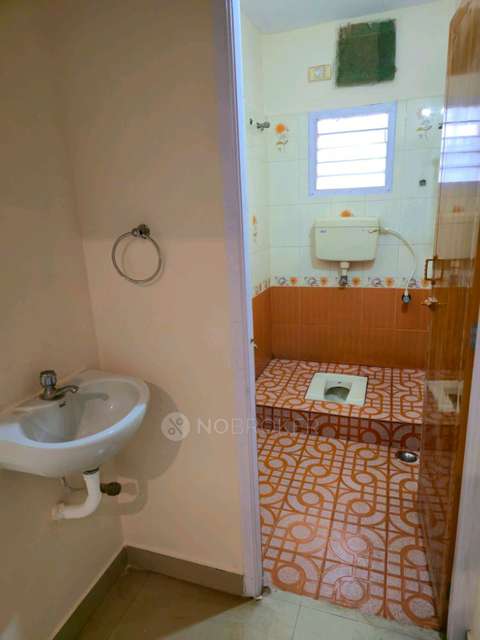 2 BHK Flat In Archana Flat , Madananthapuram For Sale  In Madhanandapuram