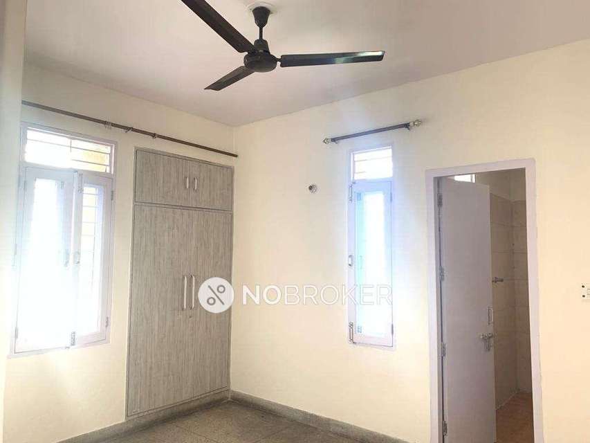 4 BHK Flat In Rail Vihar For Sale  In Alpha I