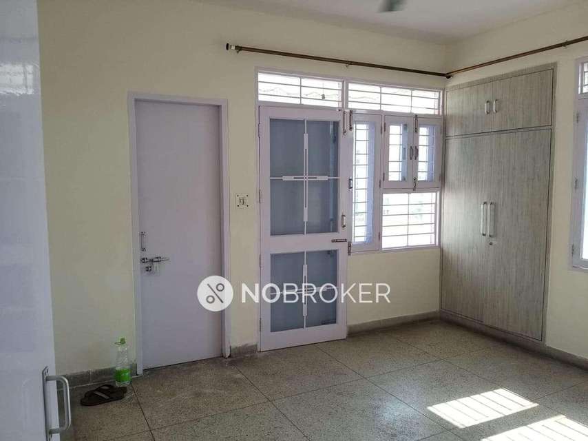 4 BHK Flat In Rail Vihar For Sale  In Alpha I