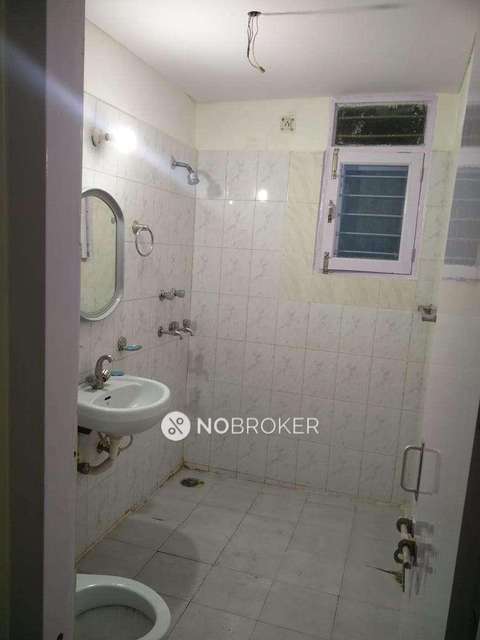 4 BHK Flat In Rail Vihar For Sale  In Alpha I