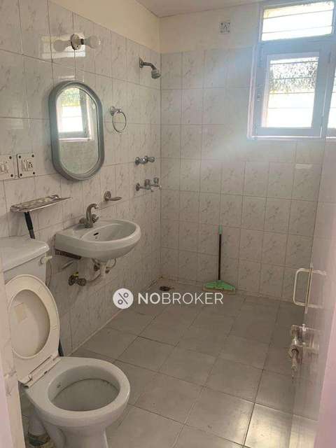 4 BHK Flat In Rail Vihar For Sale  In Alpha I