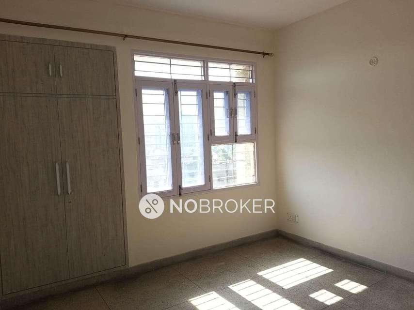 4 BHK Flat In Rail Vihar For Sale  In Alpha I