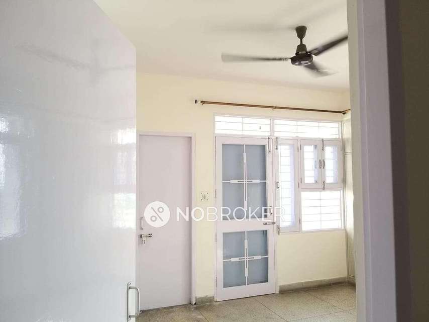 4 BHK Flat In Rail Vihar For Sale  In Alpha I