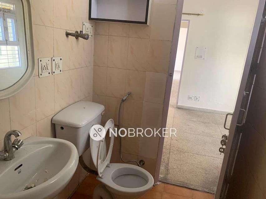 4 BHK Flat In Rail Vihar For Sale  In Alpha I