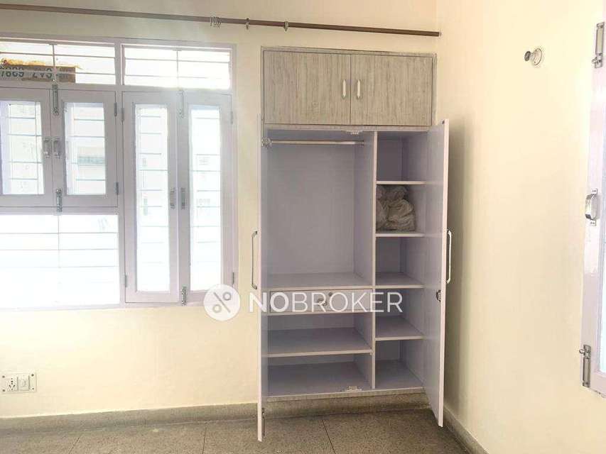 4 BHK Flat In Rail Vihar For Sale  In Alpha I