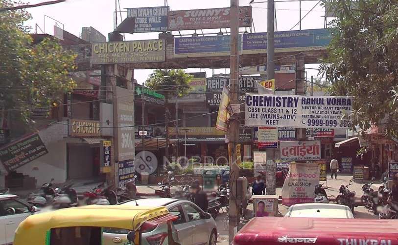 Shop in Pitampura, Delhi for sale 