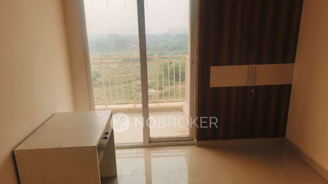 2 BHK Flat In Mahagun Mantra Ii for Rent  In Sector 10