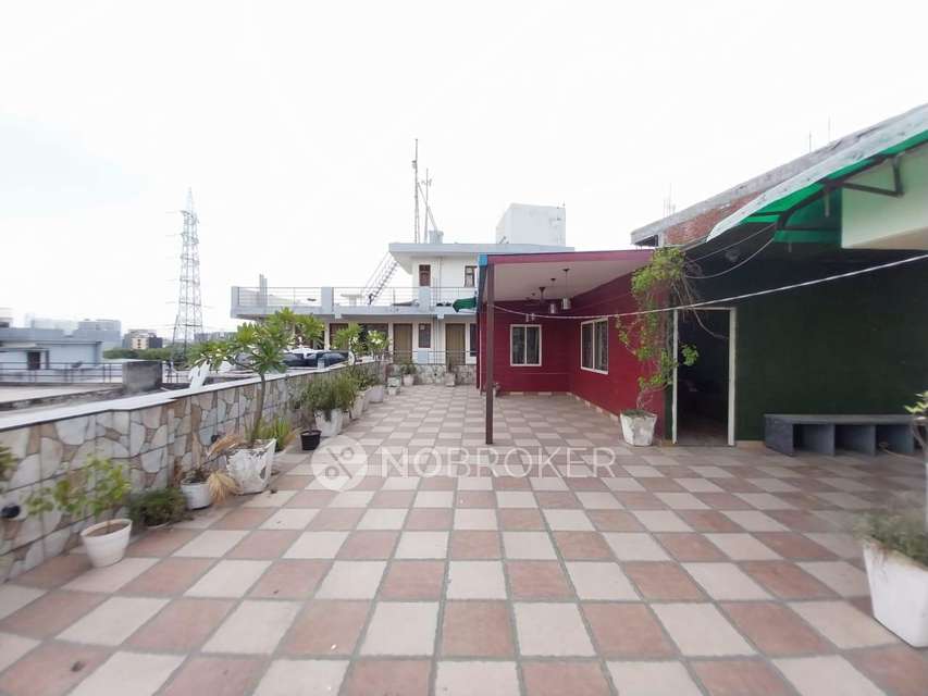 4+ BHK Flat In Vipul World  For Sale  In Sector 48