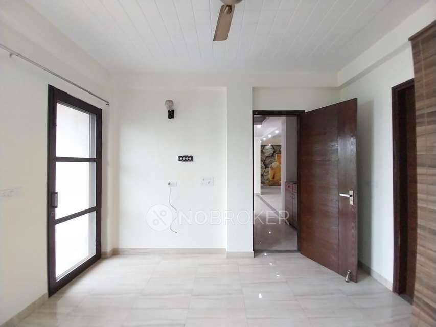 4+ BHK Flat In Vipul World  For Sale  In Sector 48
