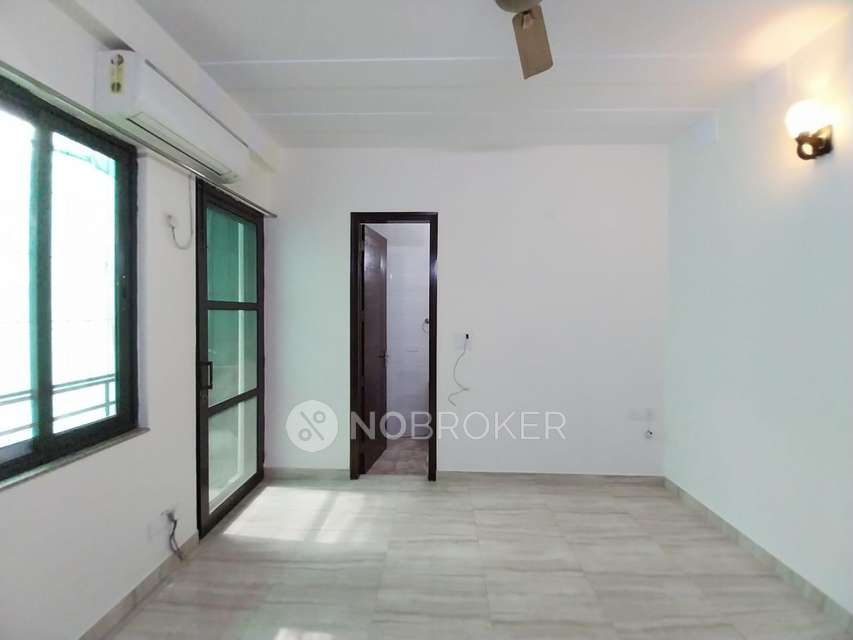 4+ BHK Flat In Vipul World  For Sale  In Sector 48