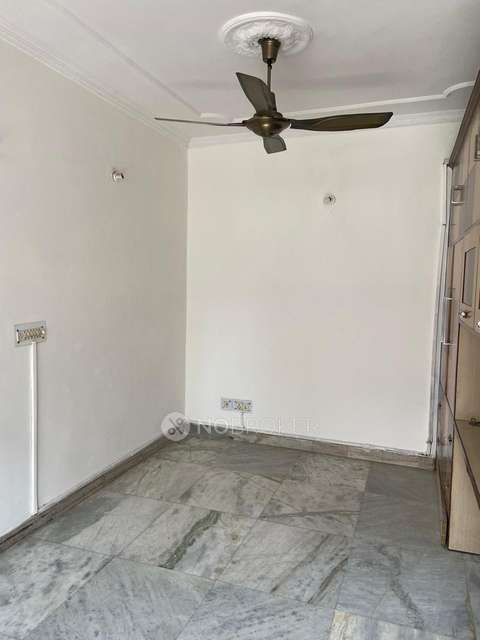 2 BHK Flat In Gautam Nagar For Sale  In Gautam Nagar