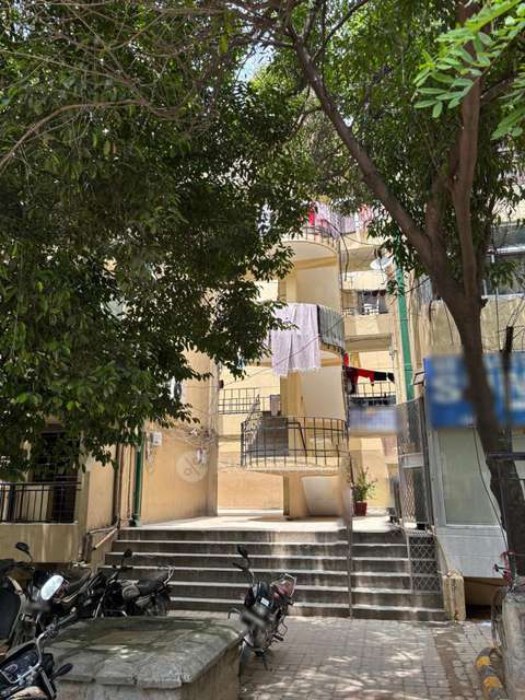 1 RK Flat In Silver Oaks Aveg Block, Sector 46 For Sale  In Dlf Phase 1