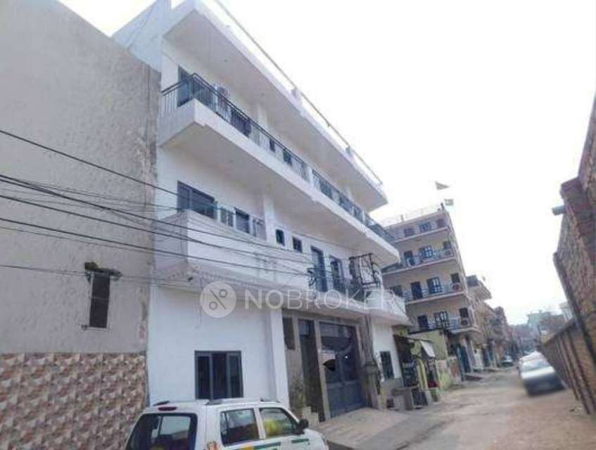 PG for Boys in Sector 13