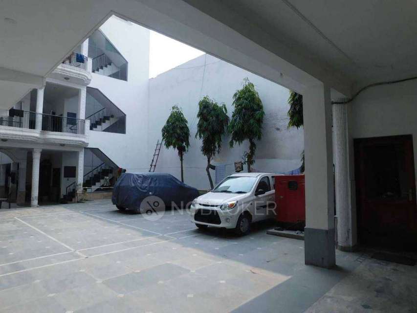 PG for Boys in Sector 13