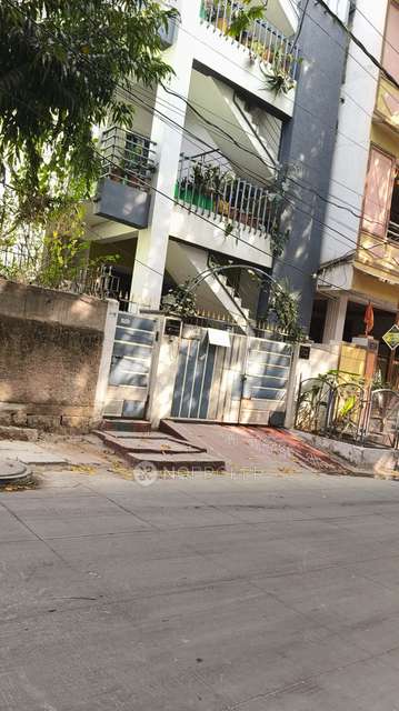 4+ BHK Flat For Sale  In Venkatesh Pogartha, 6-1-297a