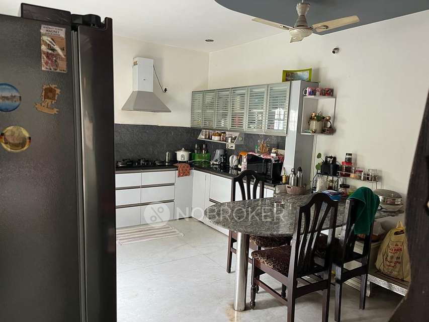 4+ BHK Flat For Sale  In Venkatesh Pogartha, 6-1-297a