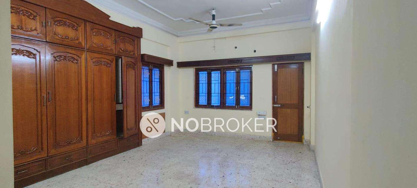 4+ BHK Flat In Bhavana Towers For Sale  In Somajiguda