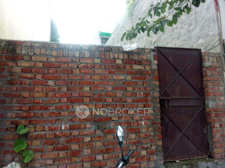 Godown/Warehouse in 7, Najafgarh Rd, Opposite Bajaj Showroom, Rishabh Vihar, Roshan Vihar, Janakpuri, New Delhi, Delhi, 110043, India, Delhi for sale 