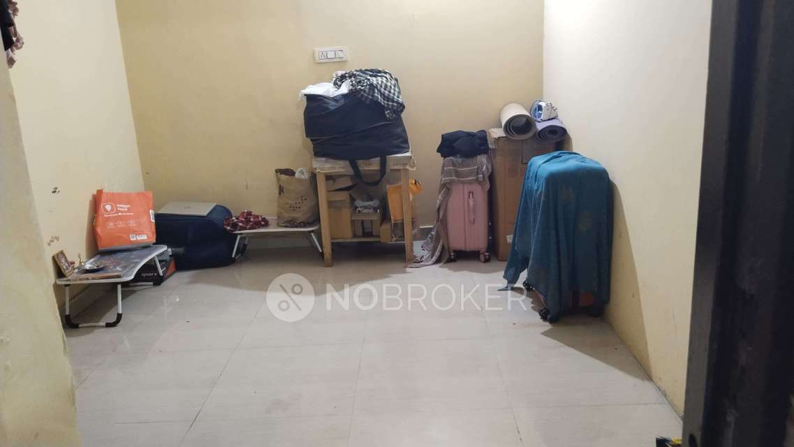 Shared Room for Female In 1 RK  In Sahibabad