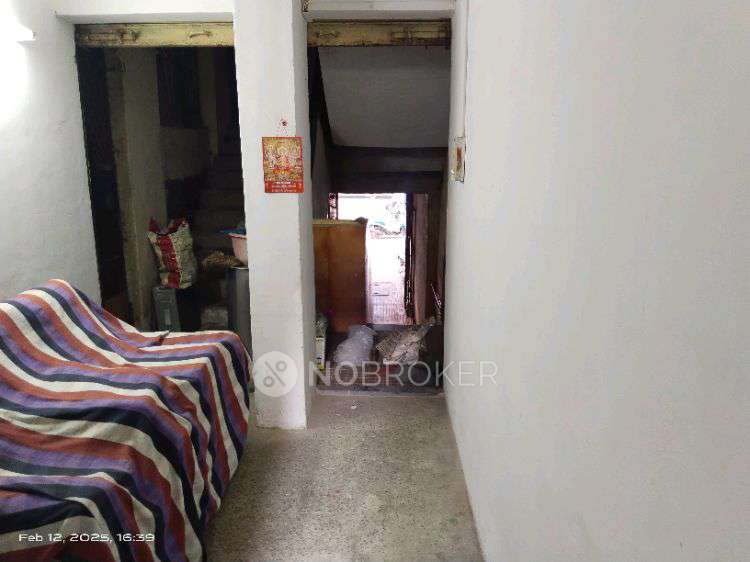 Shop in Guruwar Peth, Pune for sale 