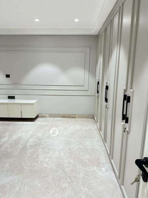 4 BHK Flat In Standalone Building  For Sale  In Vivek Vihar