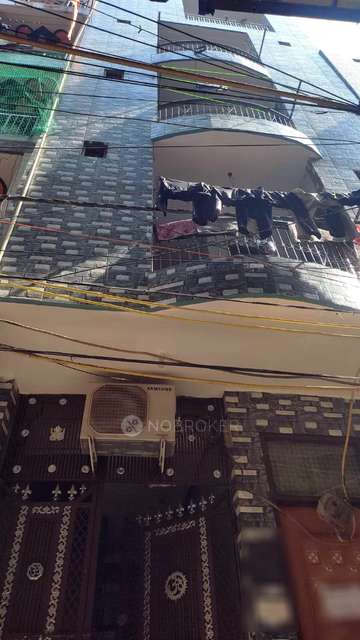 2 BHK Flat In Standalone  Building for Rent  In Mandawali 