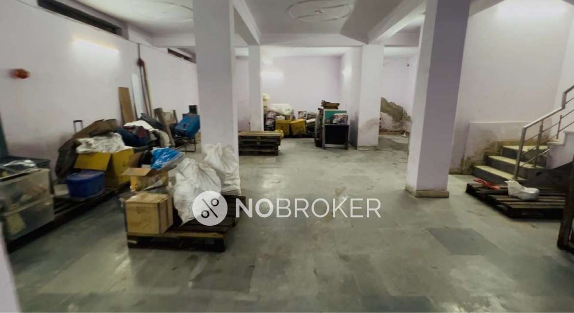 Godown/Warehouse in Mahavir Enclave, Delhi for sale 