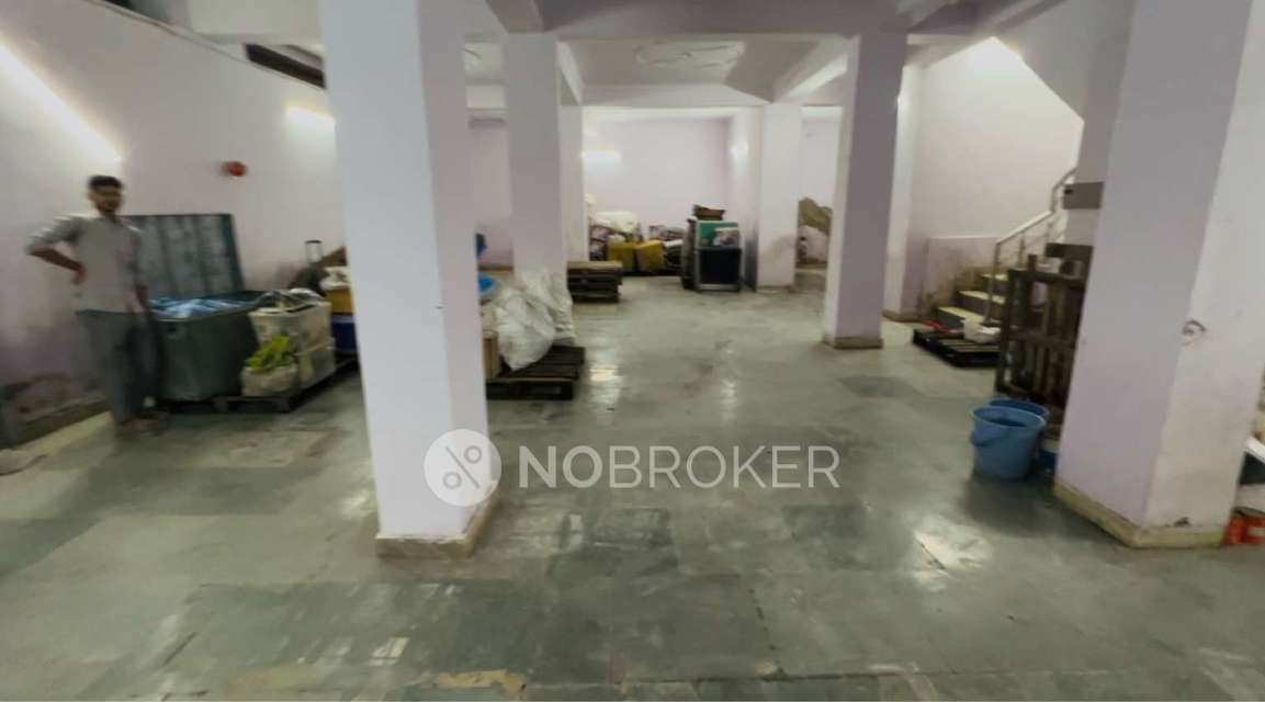 Godown/Warehouse in Mahavir Enclave, Delhi for sale 