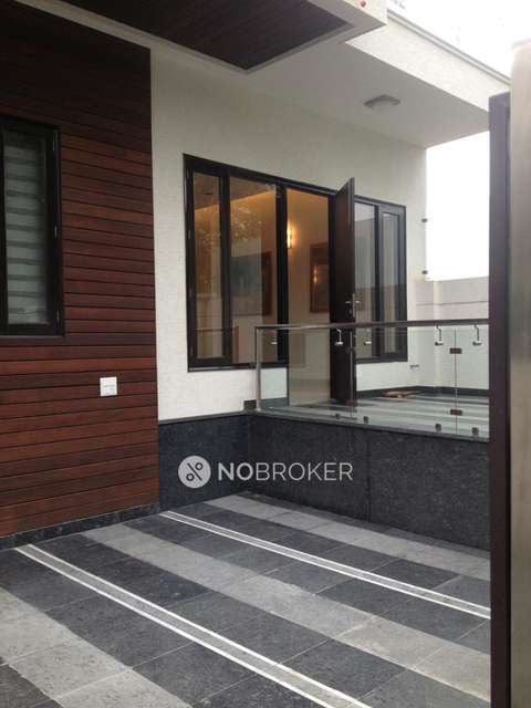 4 BHK Flat In Lotus Villas.== For Sale  In Sector 28