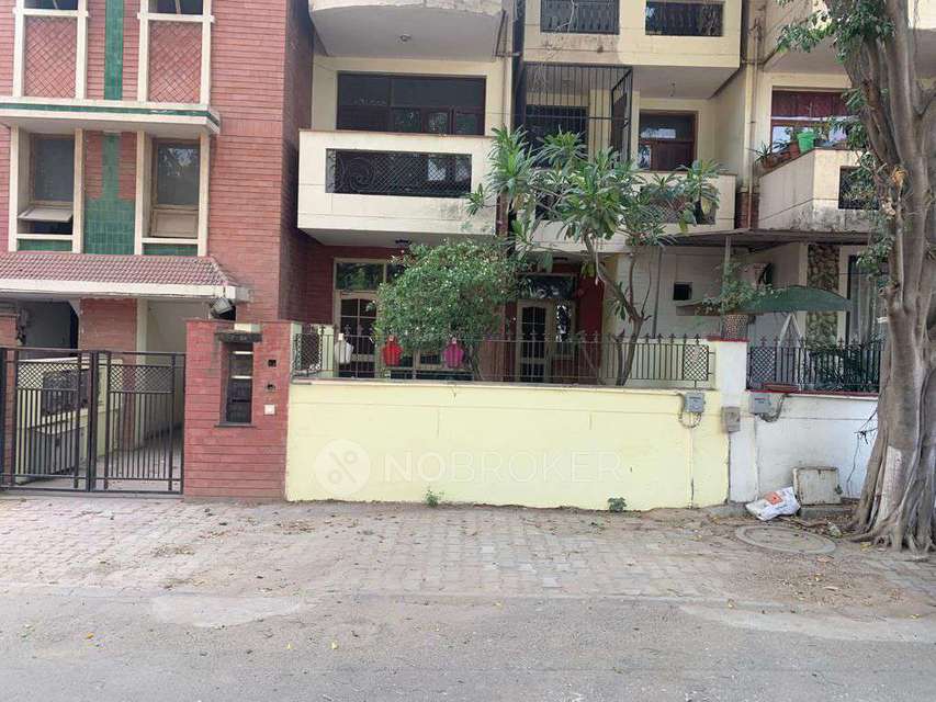 2 BHK Flat In Sun City For Sale  In Sector 54