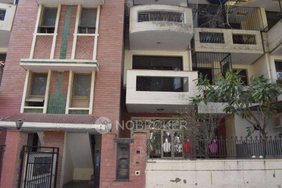 2 BHK Flat In Sun City For Sale  In Sector 54