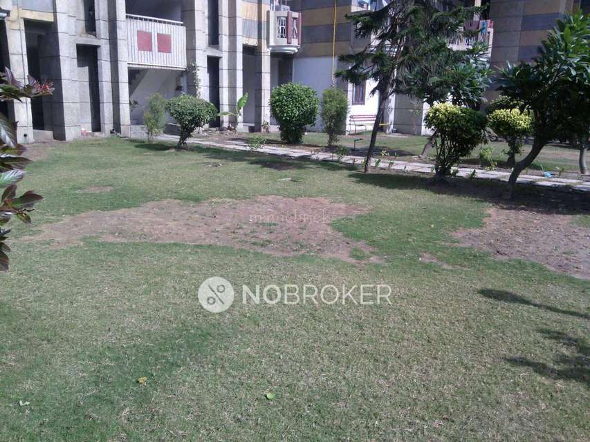 1 BHK Flat In Varun Apartments for Rent  In Sector 62