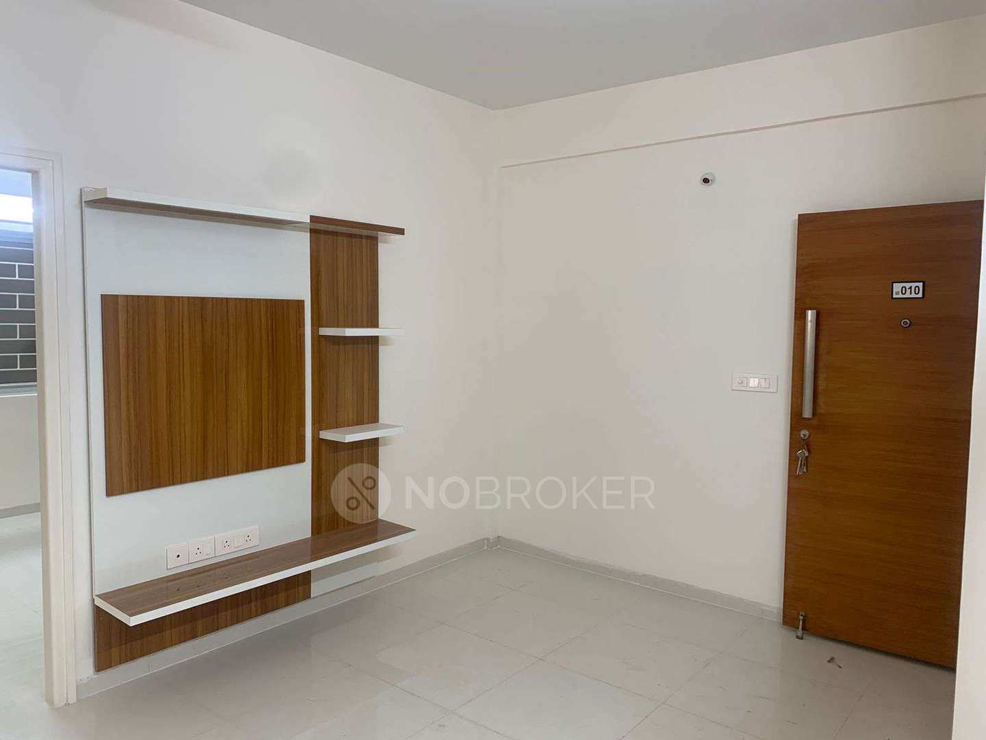 DS Max Sovereign DS MAX SOVEREIGN Rent WITHOUT BROKERAGE Semi