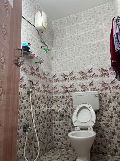 PG for Girls in Thorapakkamm