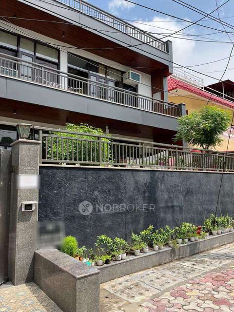 PG for Girls in  Sector 27