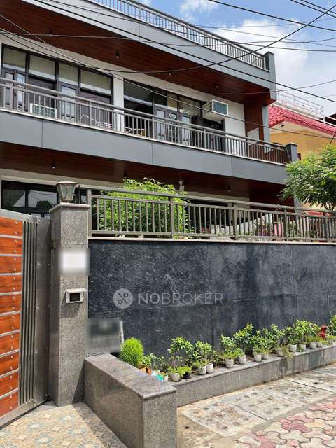 PG for Girls in  Sector 27