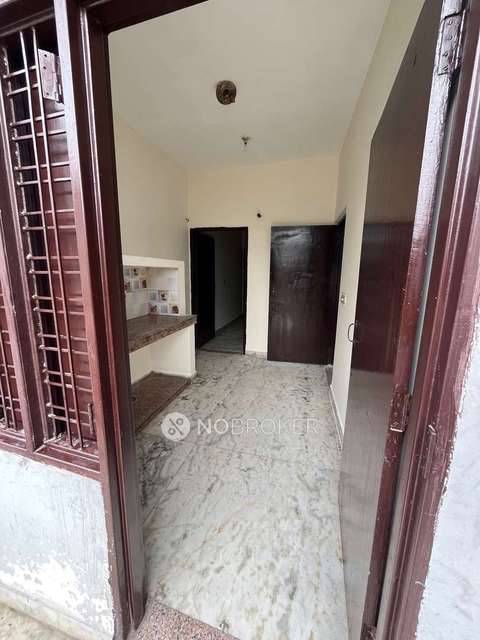 1 RK House for Rent  In Sector 52