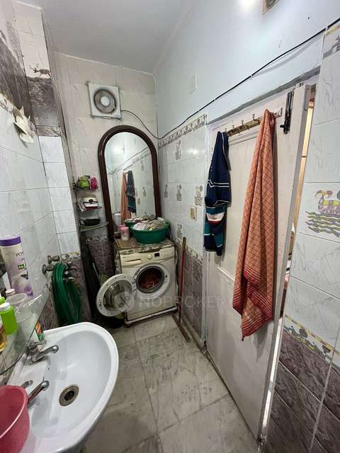 2 BHK Flat In Sb For Sale  In  Laxmi Nagar