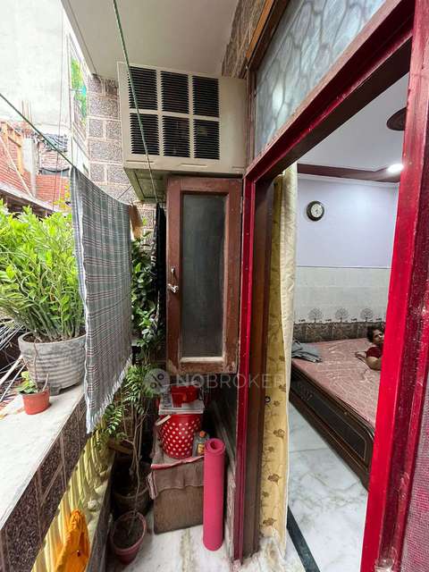 2 BHK Flat In Sb For Sale  In  Laxmi Nagar