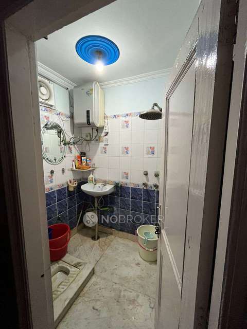 2 BHK Flat In Sb For Sale  In  Laxmi Nagar