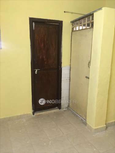 PG for Girls in Shenoy Nagar