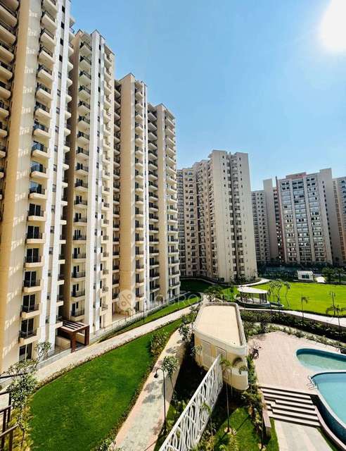 1 BHK Flat In Oasis Grandstand For Sale  In Yamuna Expressway, Greater Noida