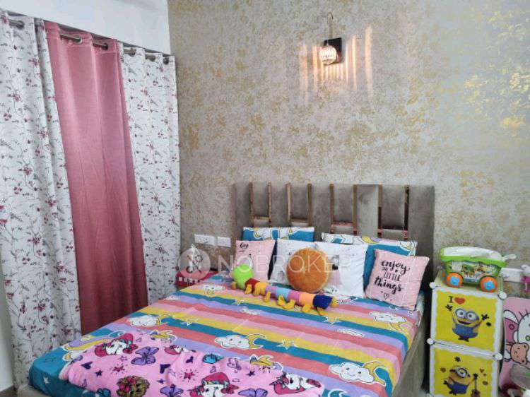 PG for Anyone in Prateek Grand Carnesia