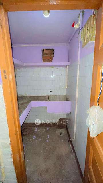 2 BHK Flat In Standalone Building  For Sale  In Sadar Bazaar