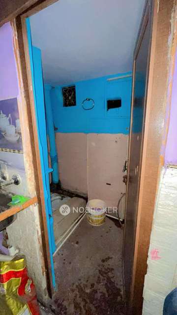 2 BHK Flat In Standalone Building  For Sale  In Sadar Bazaar