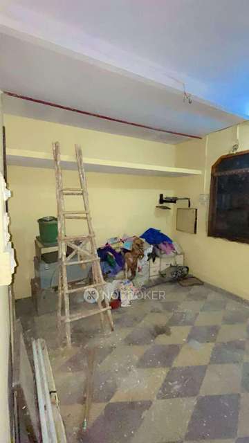 2 BHK Flat In Standalone Building  For Sale  In Sadar Bazaar