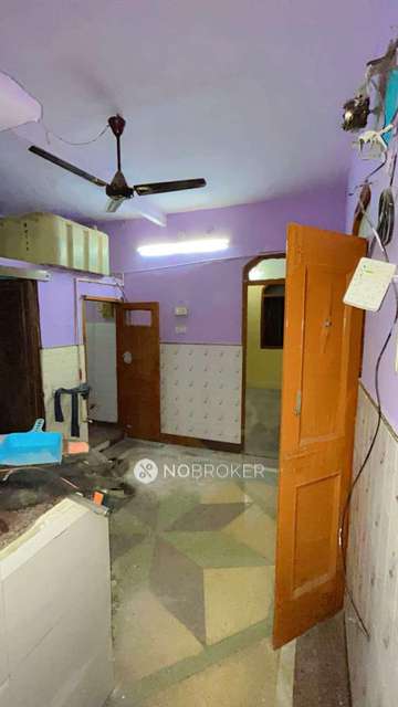2 BHK Flat In Standalone Building  For Sale  In Sadar Bazaar